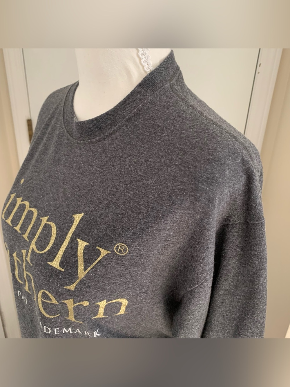 Simply Southern Christmas Shirt Santa Dog Graphic Gray Glitter Long Sleeve Sz M - Picture 7 of 11
